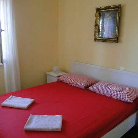 Apartment Pino Umago Esterno foto