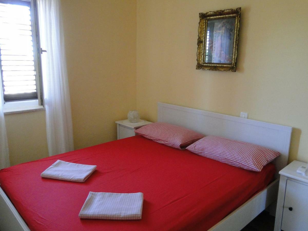 Apartment Pino Umago Esterno foto