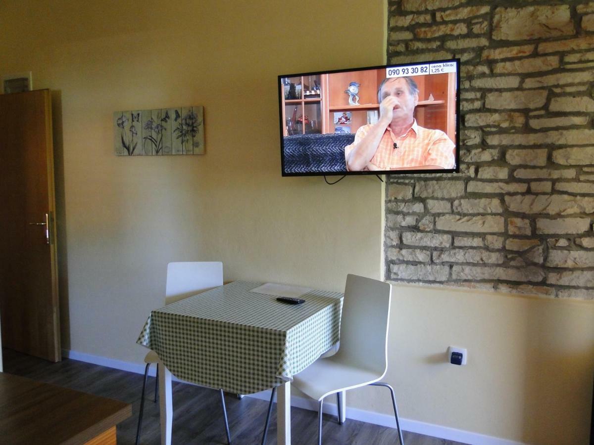 Apartment Pino Umago Esterno foto