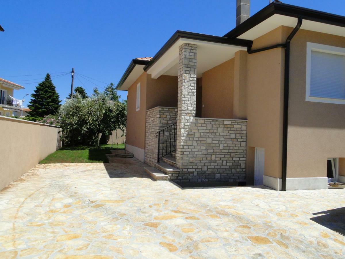 Apartment Pino Umago Esterno foto