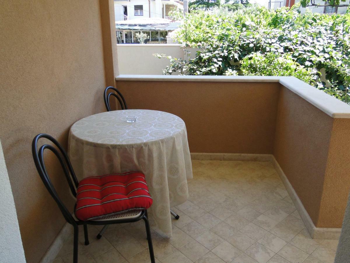 Apartment Pino Umago Esterno foto